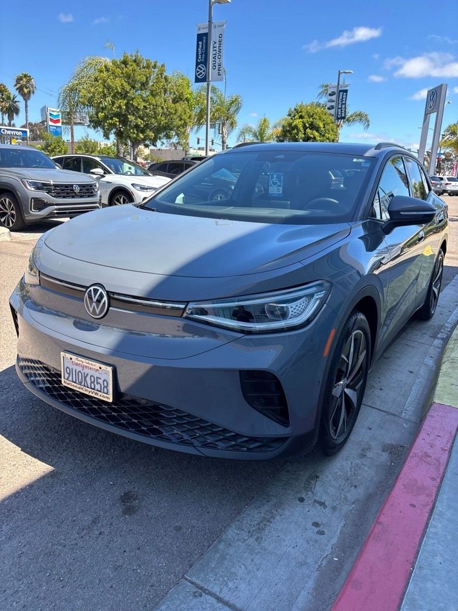 Certified Used 2025 Black Volkswagen Pro S image 2