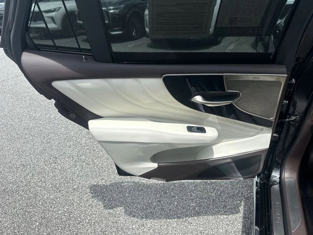 Used 2018  Lexus 500 Base image 17