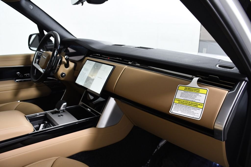 New 2026 Fuji White Land Rover SE image 18