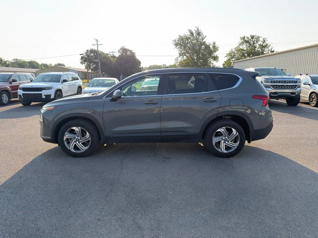 Used 2022 Gray Hyundai SE image 7