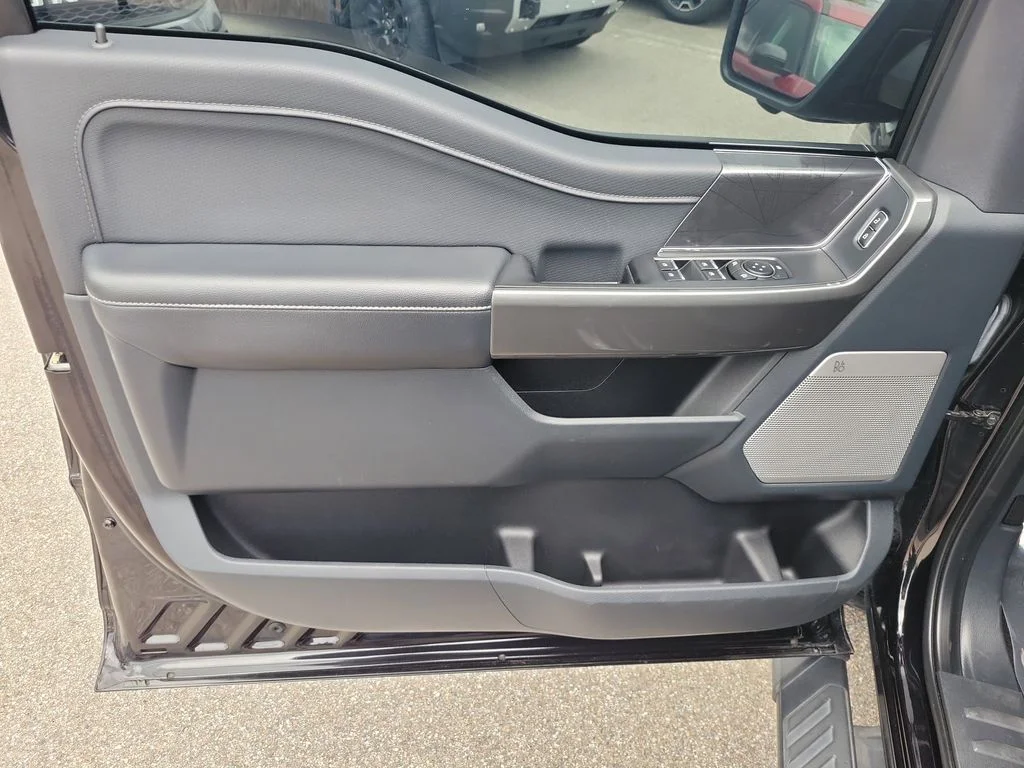 Used 2023 Black Ford XLT image 12