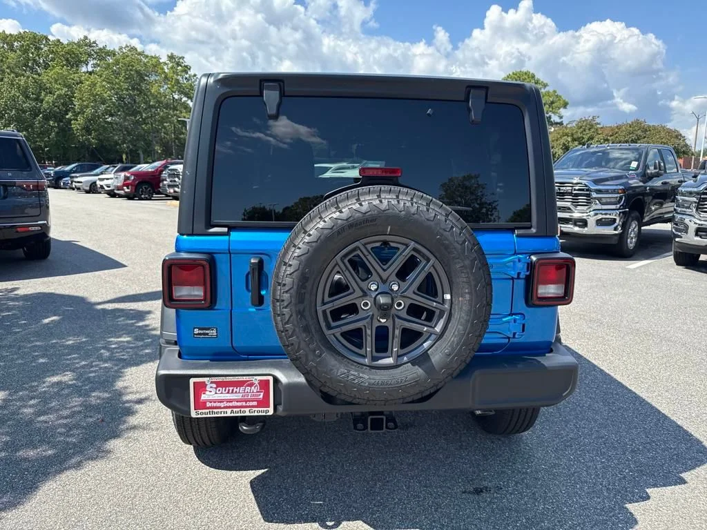 New 2025 Hydro Blue Pearl-Coat Exterior Paint Jeep Sport S image 4