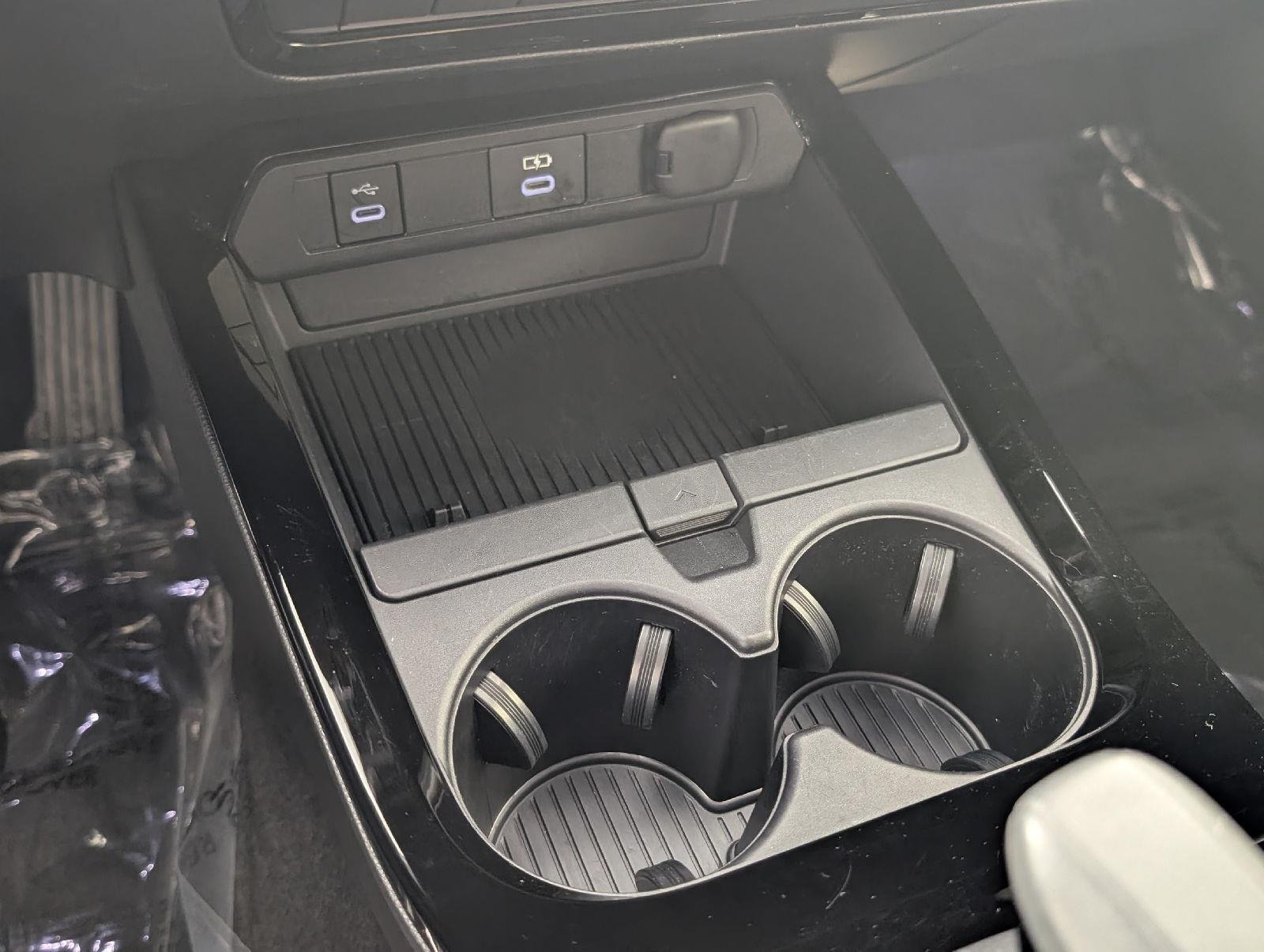 Used 2023 Wind Chill Pearl Toyota XSE image 27