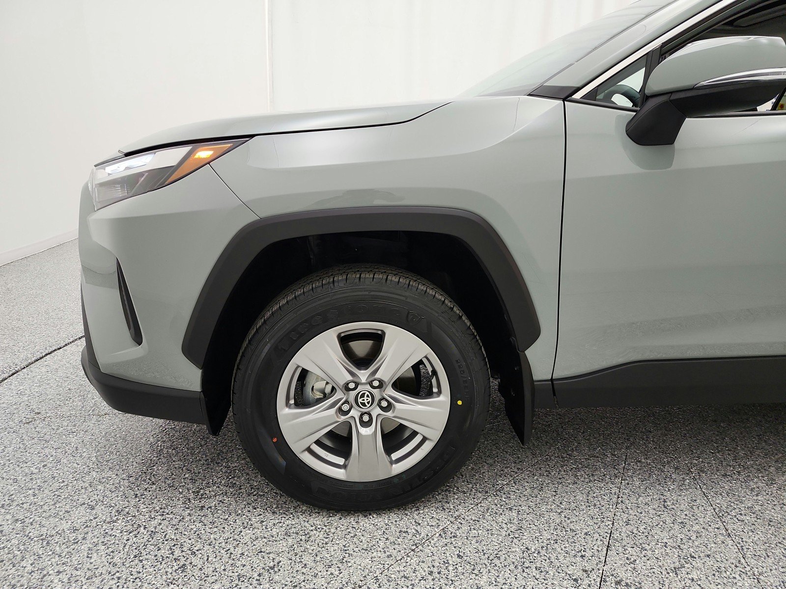 Used 2023 Lunar Rock Toyota XLE FWD (Natl) image 17