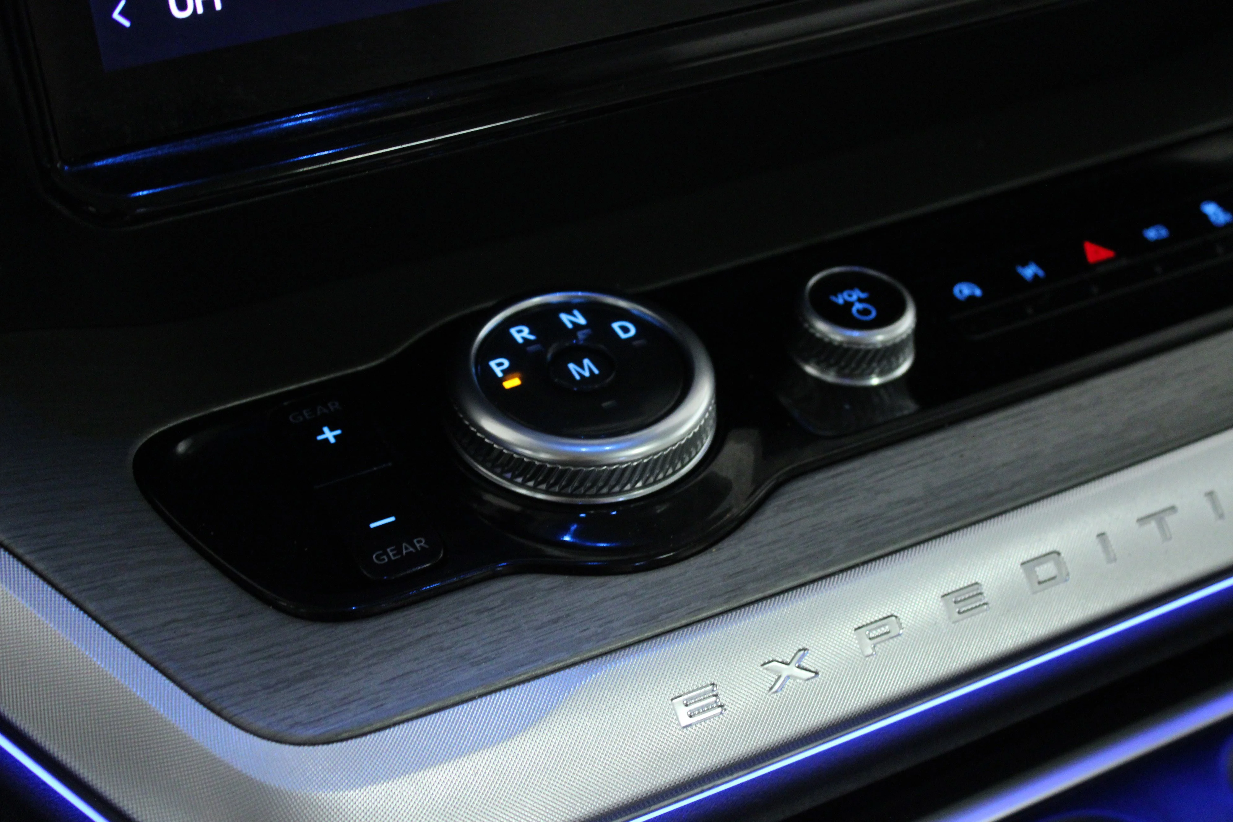Used 2025 Black Metallic Ford Platinum image 24
