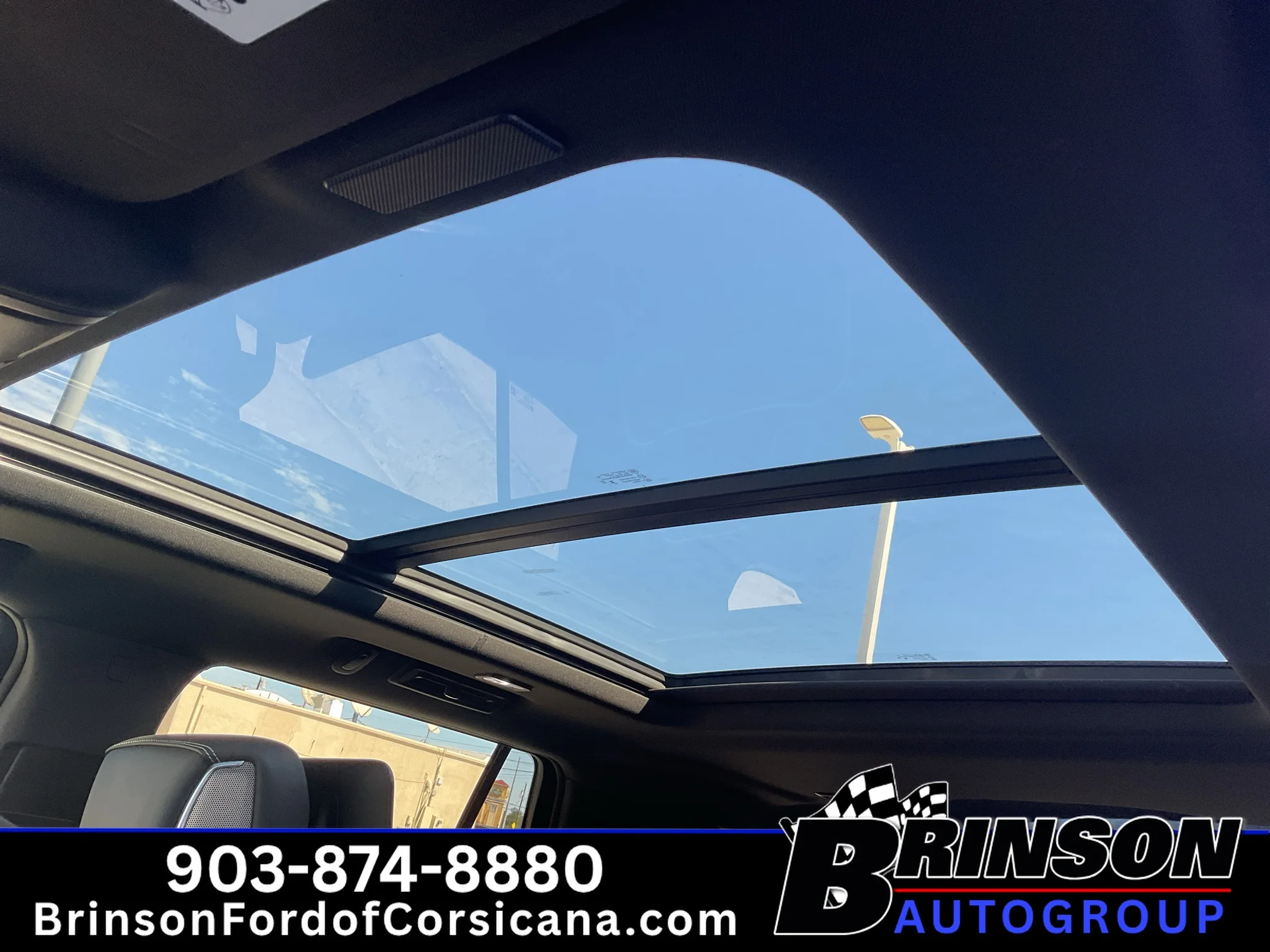 Used 2025 Summit White GMC AT4 Ultimate image 33