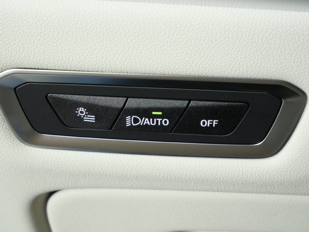Used 2027 Mineral White Metallic BMW xDrive40i image 43