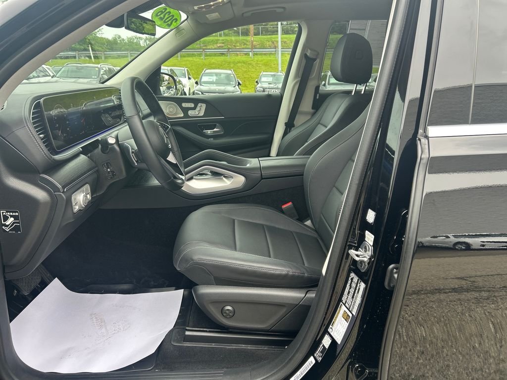 Used 2026 Black Mercedes-Benz GLS 450 image 9