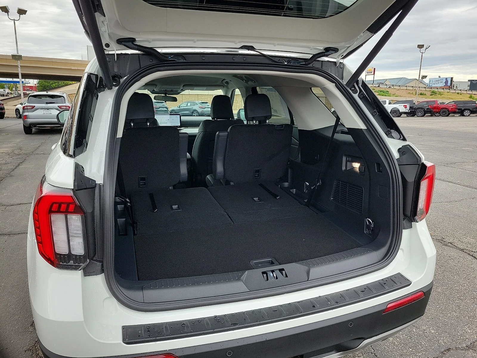 New 2026 Star White Metallic Tri-Coat Ford Active image 8