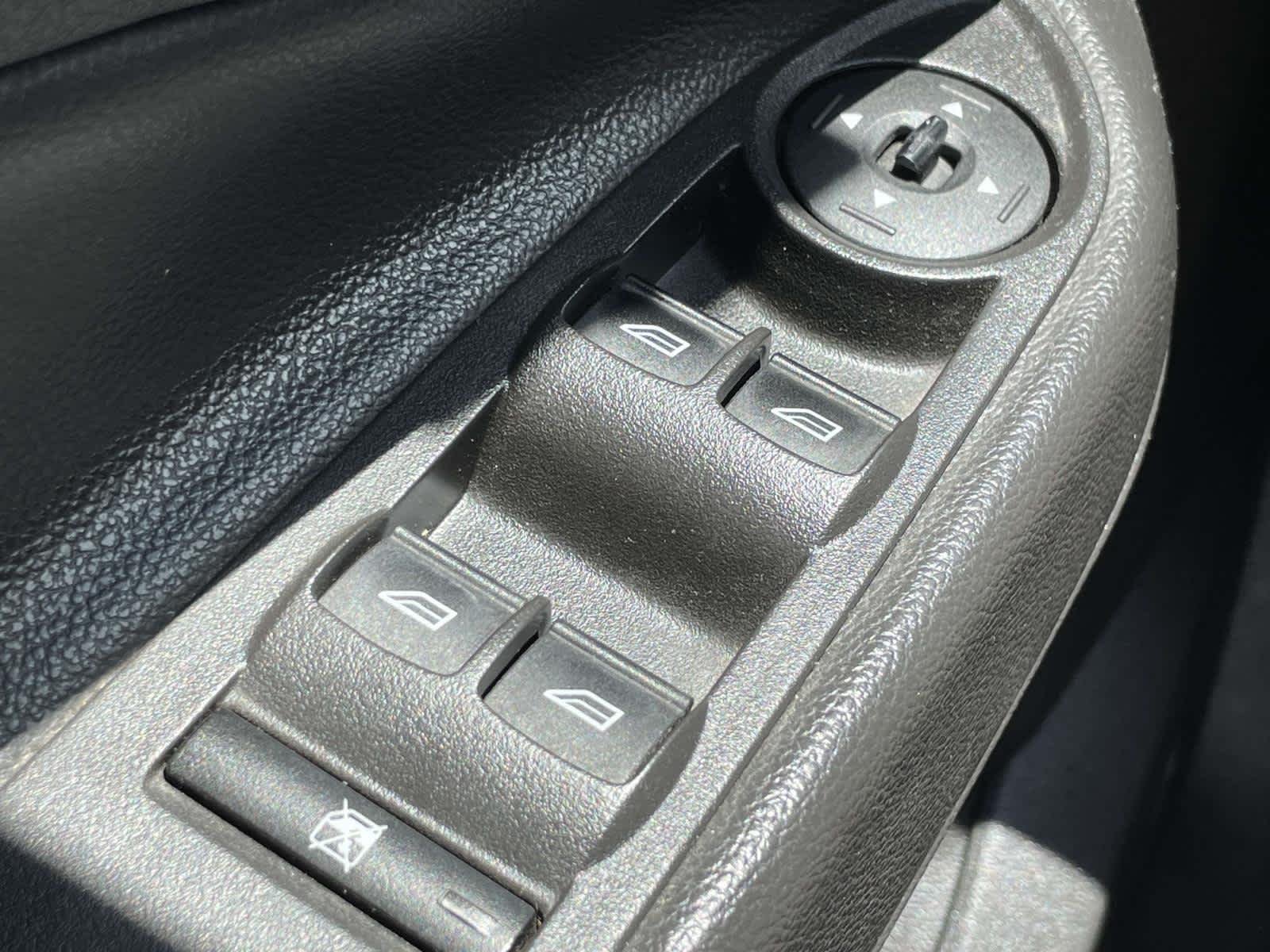 Used 2014 Ingot Silver Metallic Ford SE image 29