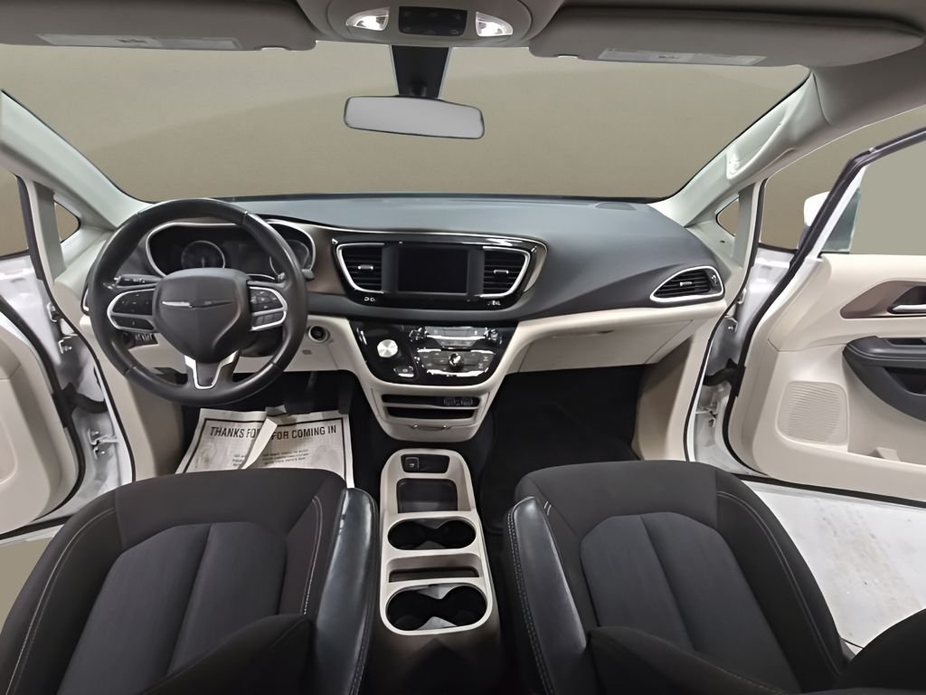 Used 2022 White Chrysler LX image 26