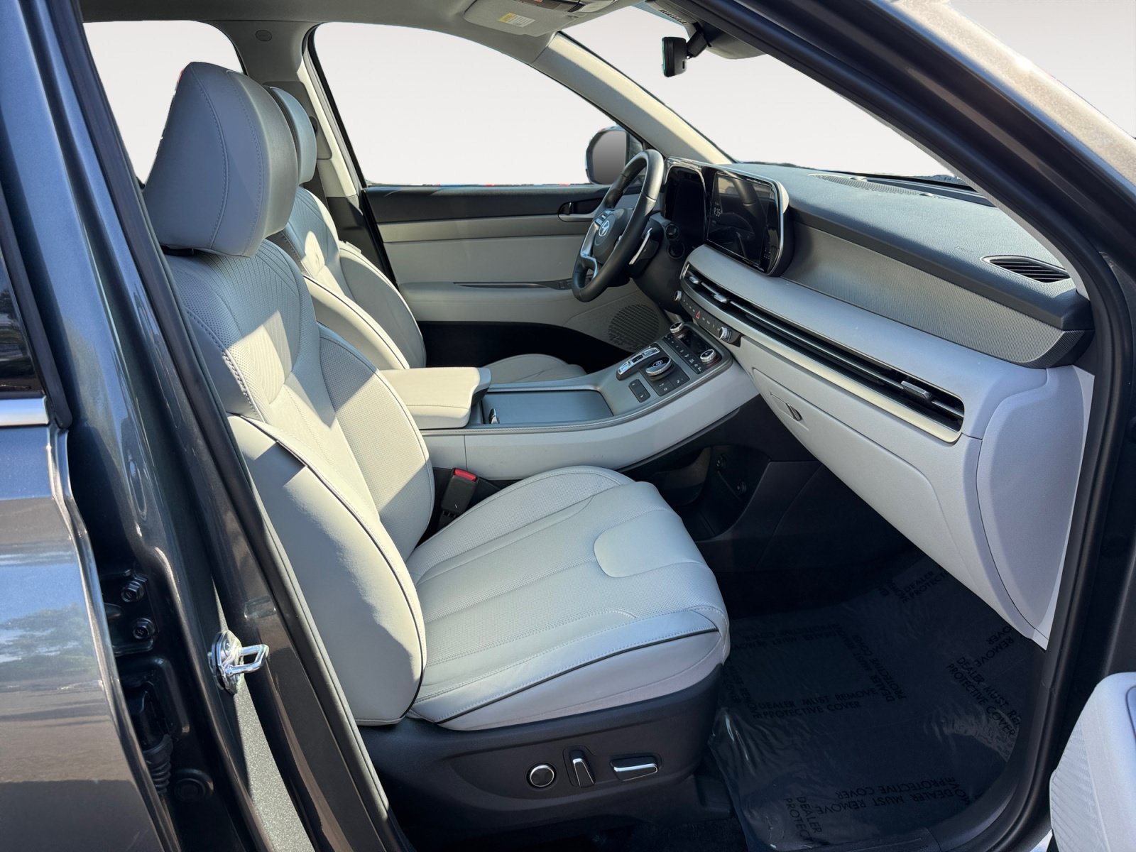 Used 2025 Graphite Hyundai SEL image 18