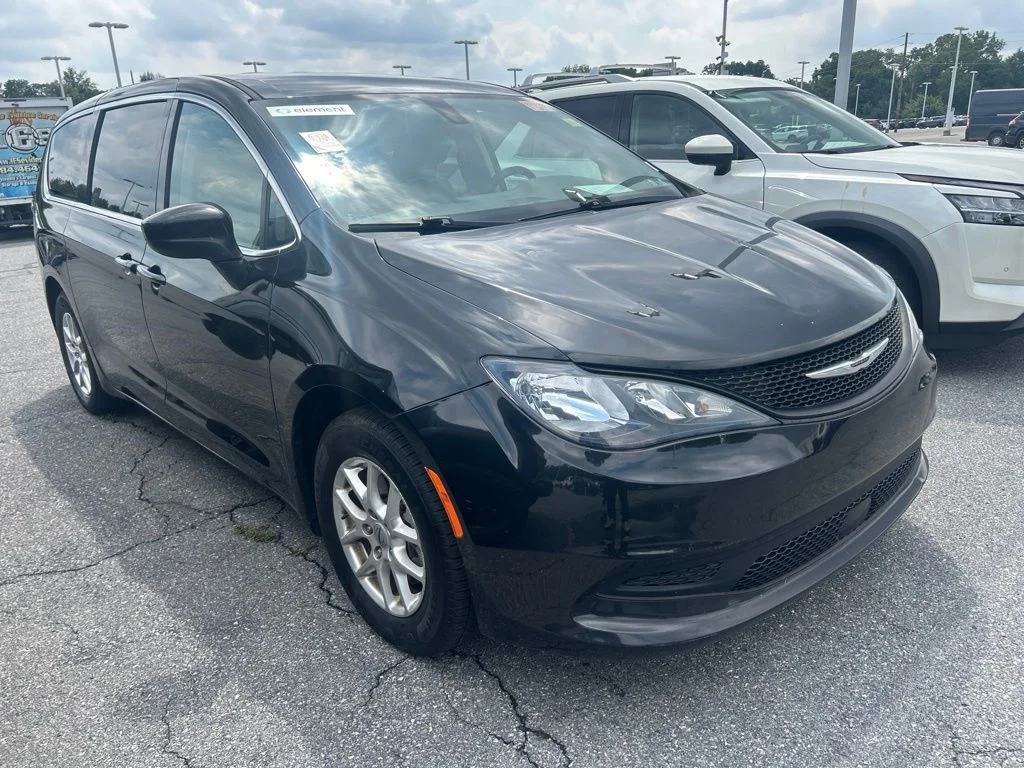 Used 2021 Black Chrysler LX image 3