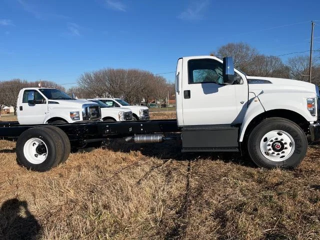 New 2025 Oxford White Ford F-750 SD Gas Straight Frame image 20
