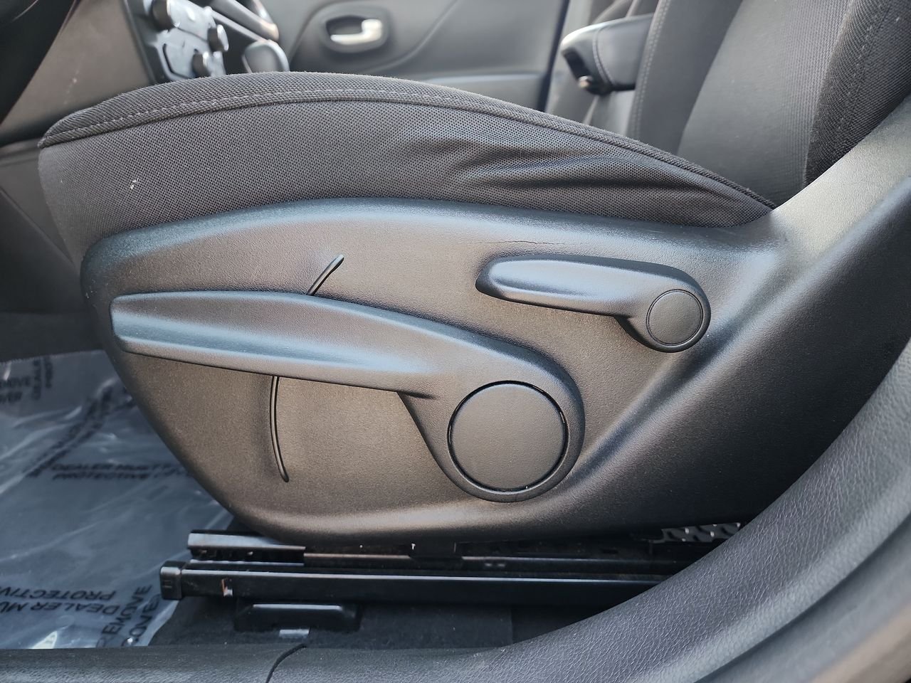 Used 2023 Black Clearcoat Jeep Latitude image 12