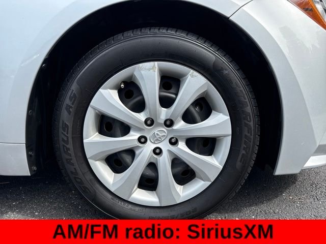 2022 Toyota Corolla LE photo 3