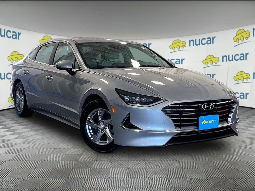 Used 2023 Silver Hyundai SE image 1