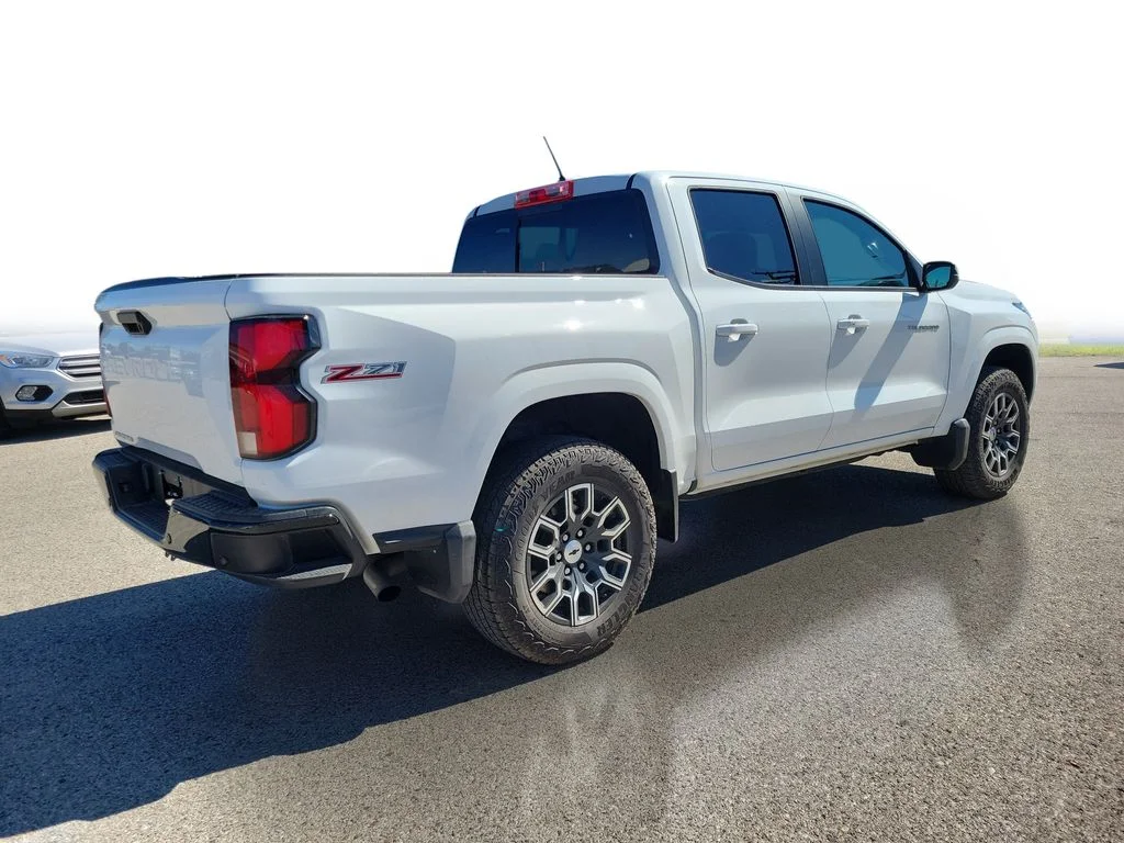 Used 2023 White Chevrolet Z71 image 4