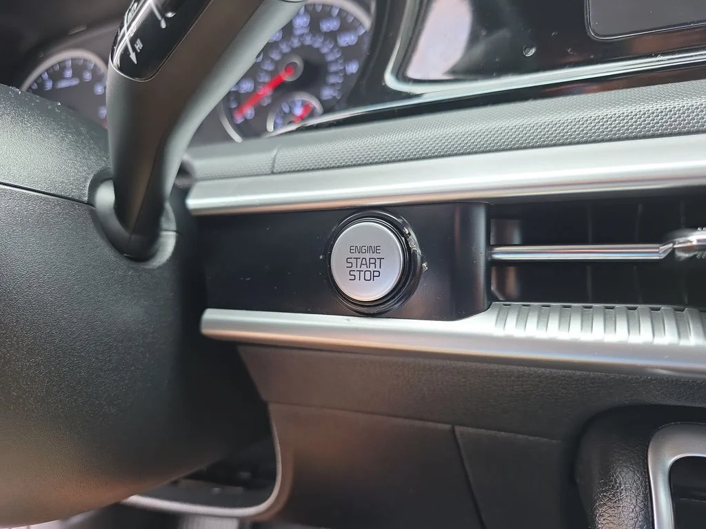 Used 2023 Glacial White Pearl Kia GT-Line image 28