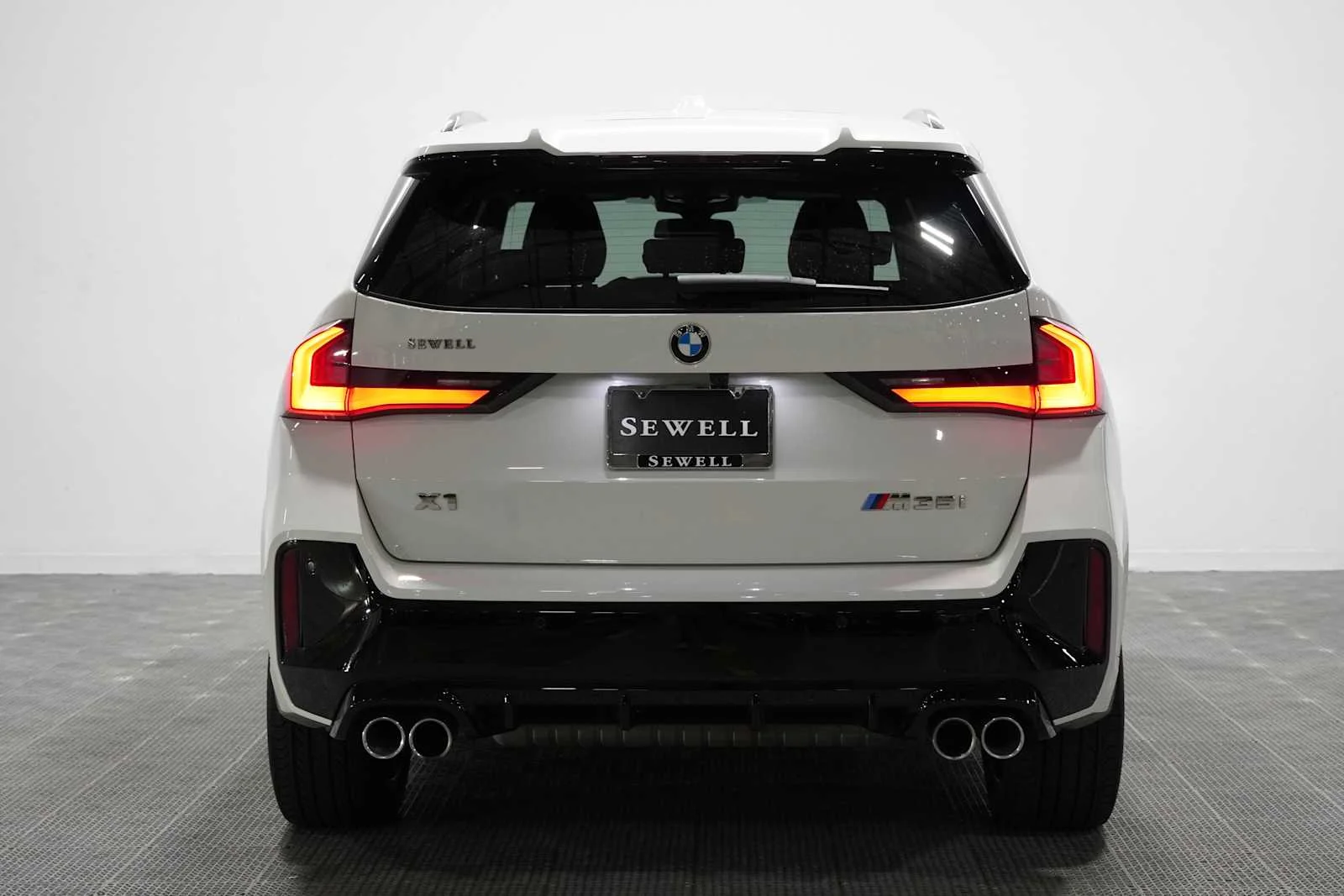 Certified Used 2024 Alpine White BMW M35i image 5