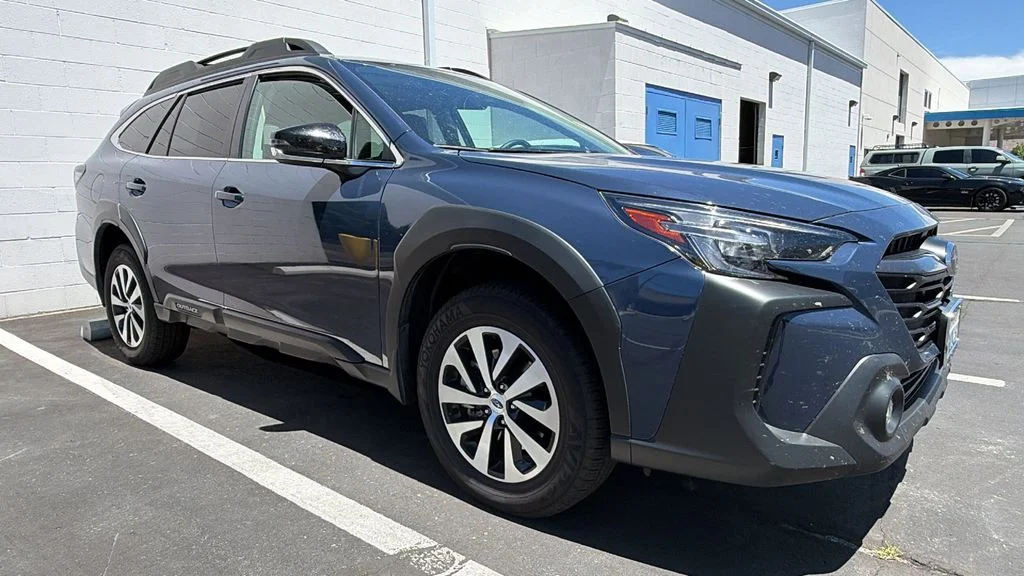 2025 Subaru Outback Premium's photo