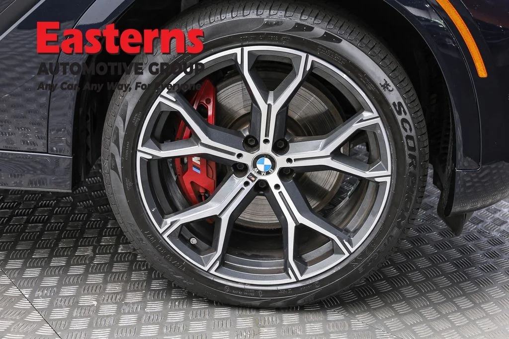 Used 2025 Black BMW M60i image 33