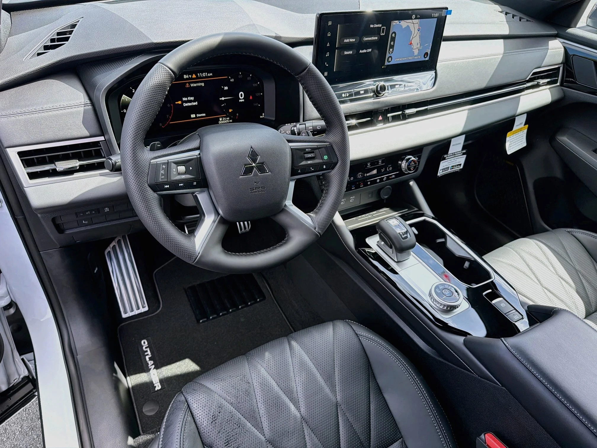 New 2026 White Diamond/Black Roof Mitsubishi BLACK EDITION 2WD image 8