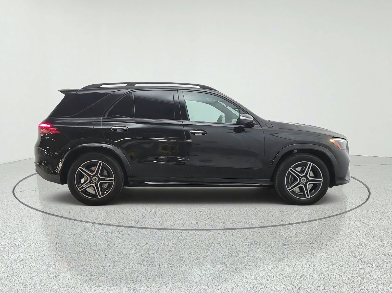 New 2026 Obsidian Black Metallic Mercedes-Benz GLE 350 4MATIC® SUV image 4