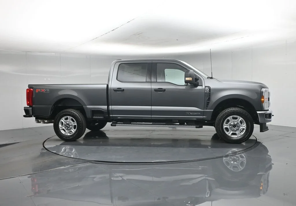 New 2026 Carbonized Gray Metallic Ford XLT image 25