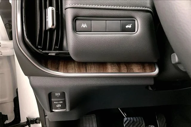 New 2026 Aspen White Tricoat Nissan SL image 30
