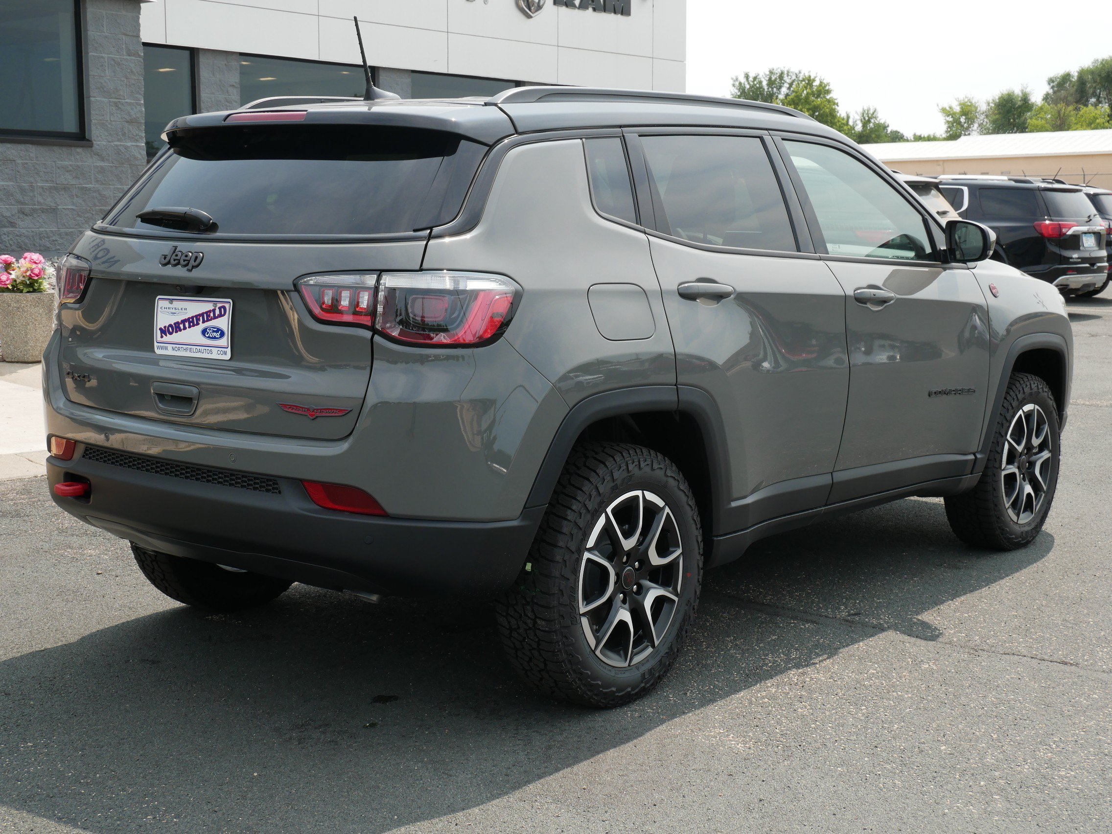 New 2026 Sting-Gray Clear-Coat Exterior Paint Jeep Trailhawk image 8