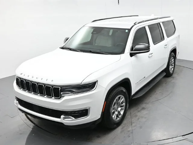 Used 2023 Bright White Clearcoat Jeep 4DR 4WD image 37