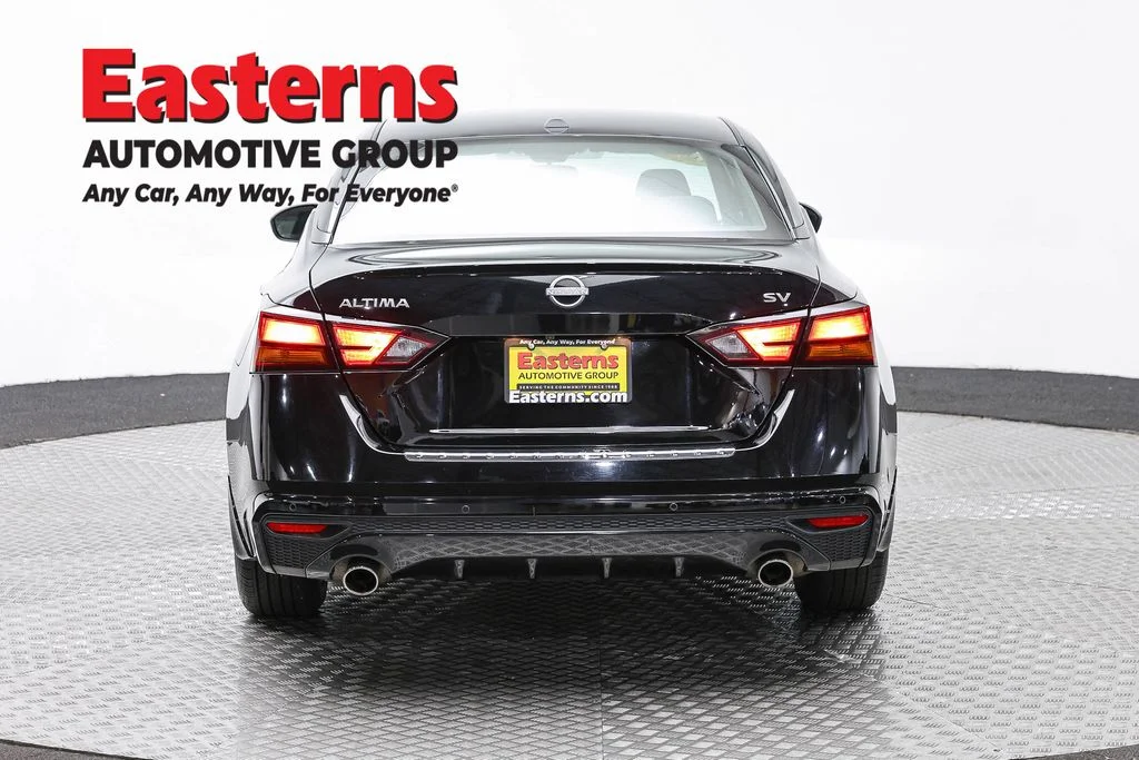 Used 2023 Black Nissan 2.5 SV image 6