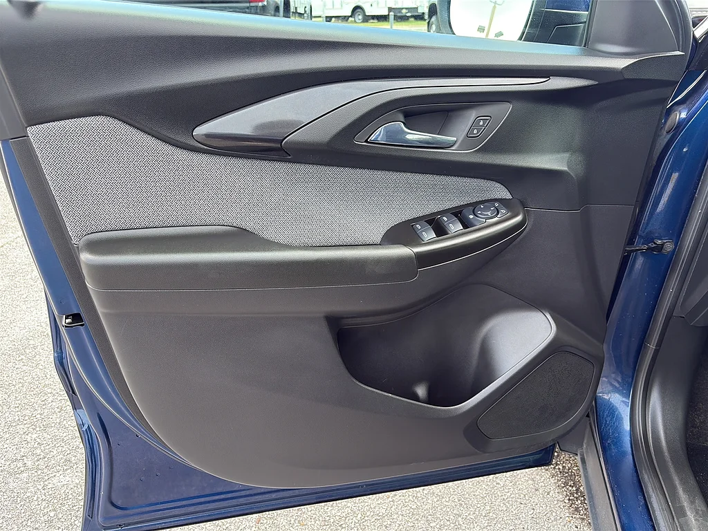 Used 2023 Blue Glow Metallic Chevrolet  image 33