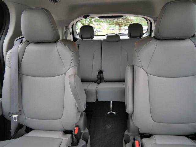 Certified Used 2022 WIND CHILL PEARL Toyota  image 14