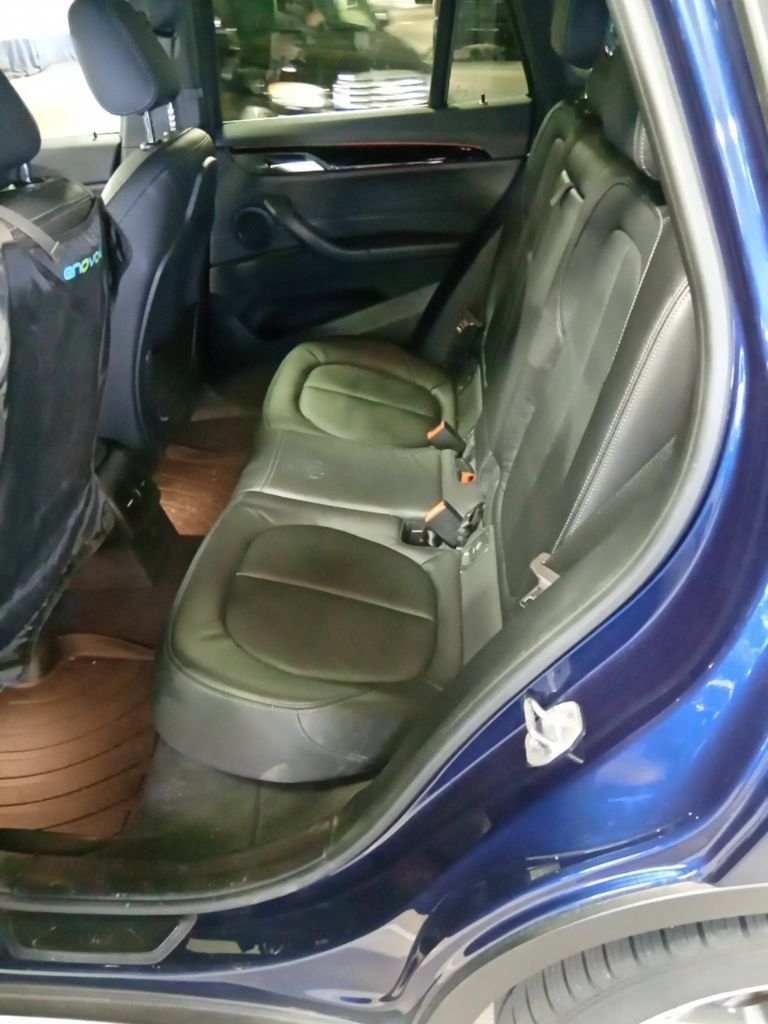 Used 2018 Blue Metallic BMW xDrive28i image 10