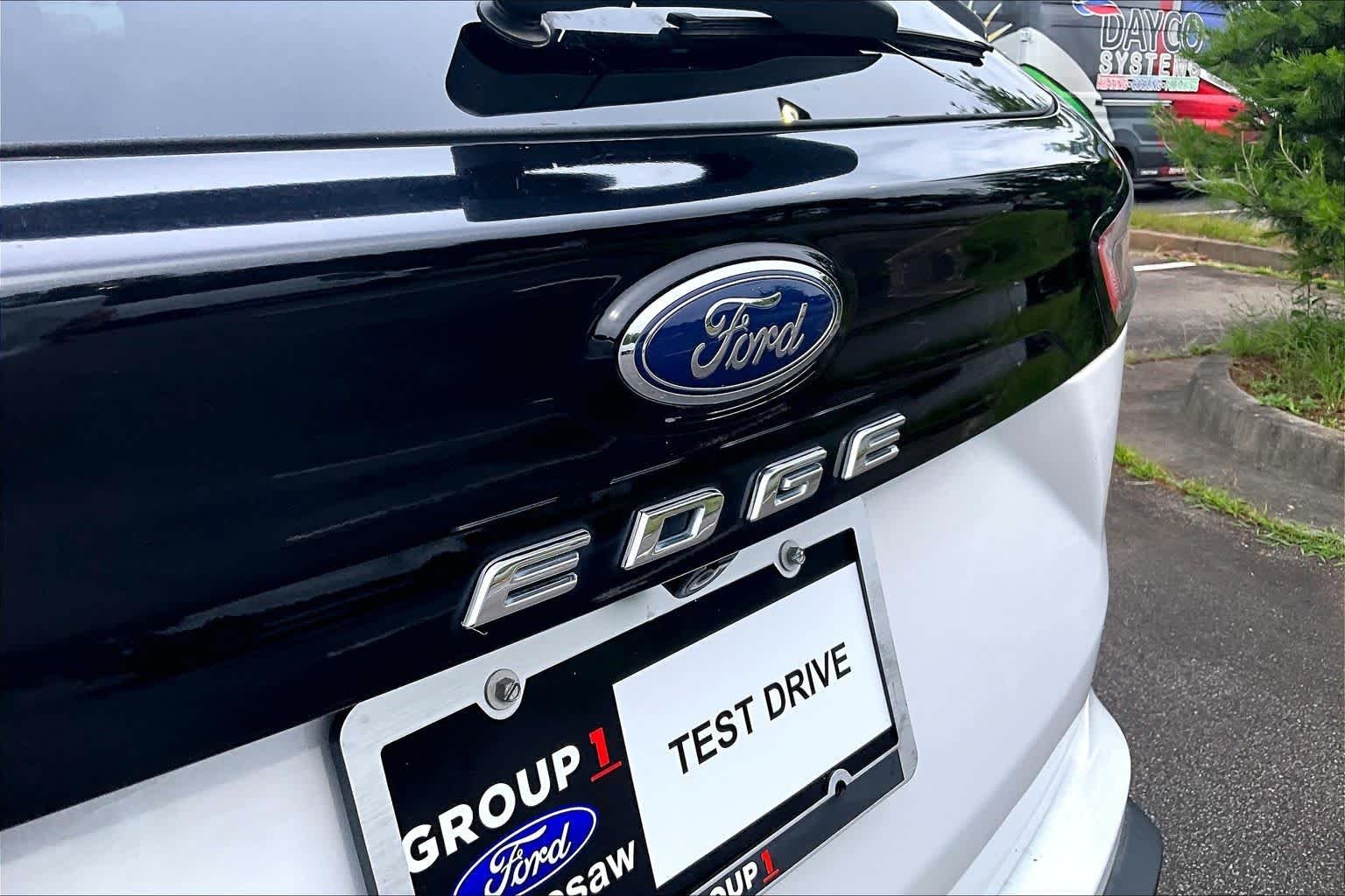Used 2021 Oxford White Ford SE image 29