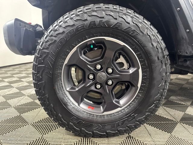 Used 2023 Crystal Metallic Jeep Rubicon image 10