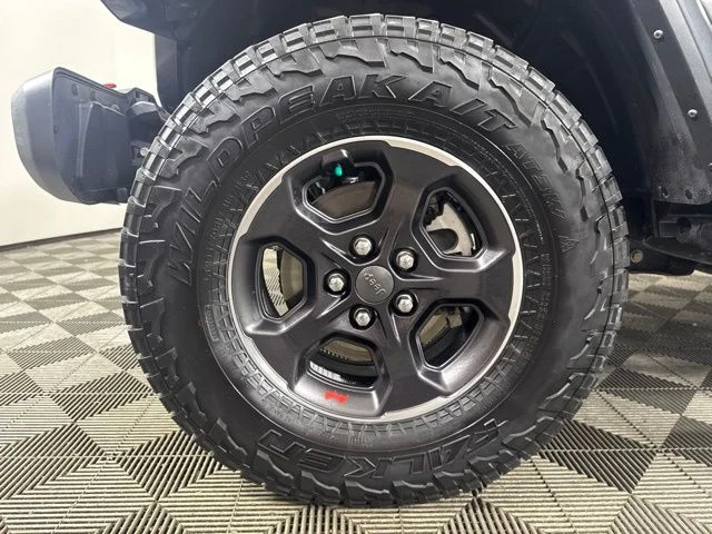 Used 2023 Crystal Metallic Jeep Rubicon image 10