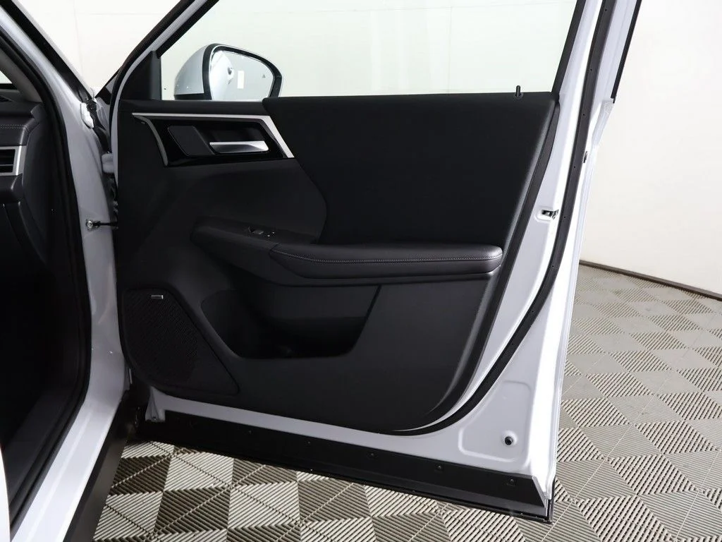 New 2026 White Mitsubishi ES image 24