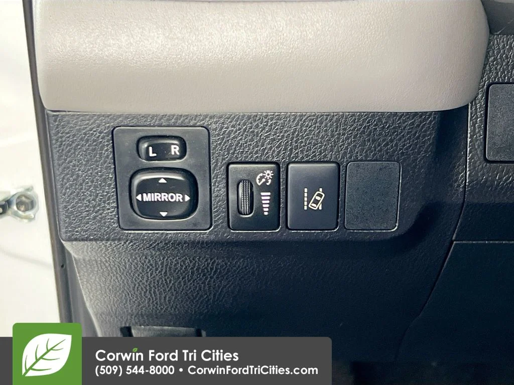 Used 2017 Super White Toyota XLE image 19