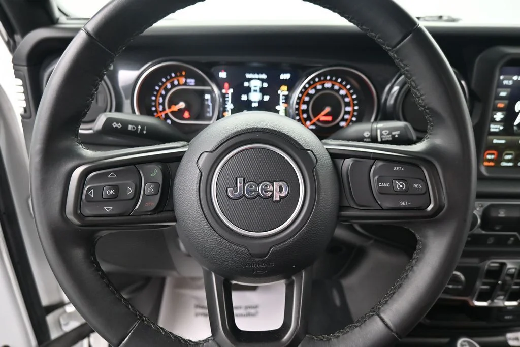 Used 2022 White Jeep Sport image 20