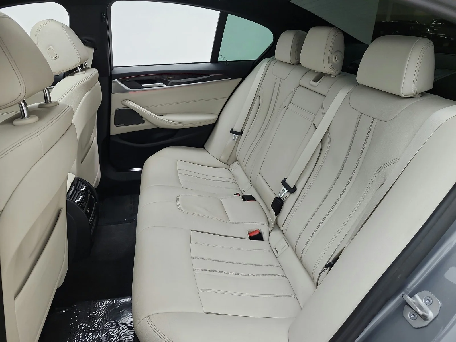 Used 2023 Skyscraper Gray Metallic BMW 530i xDrive Sedan image 13