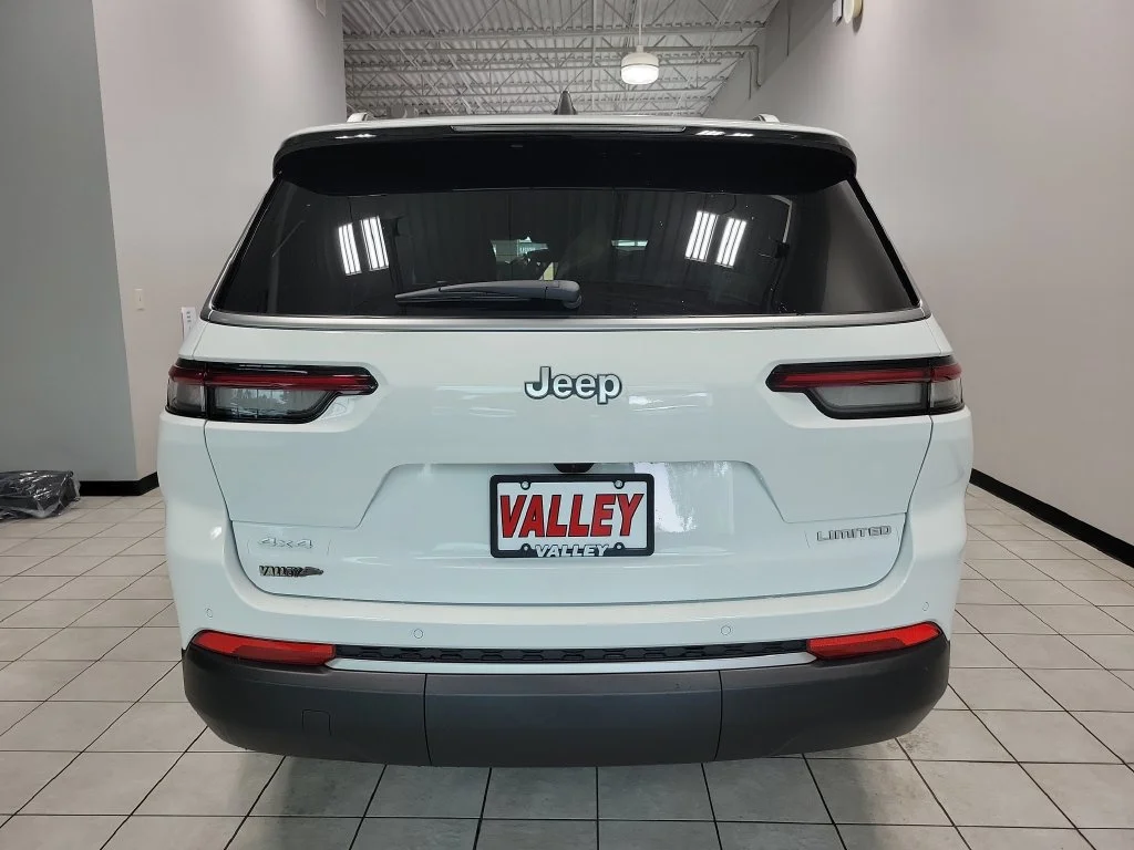 New 2026 Bright White Clear-Coat Exterior Paint Jeep Limited image 6