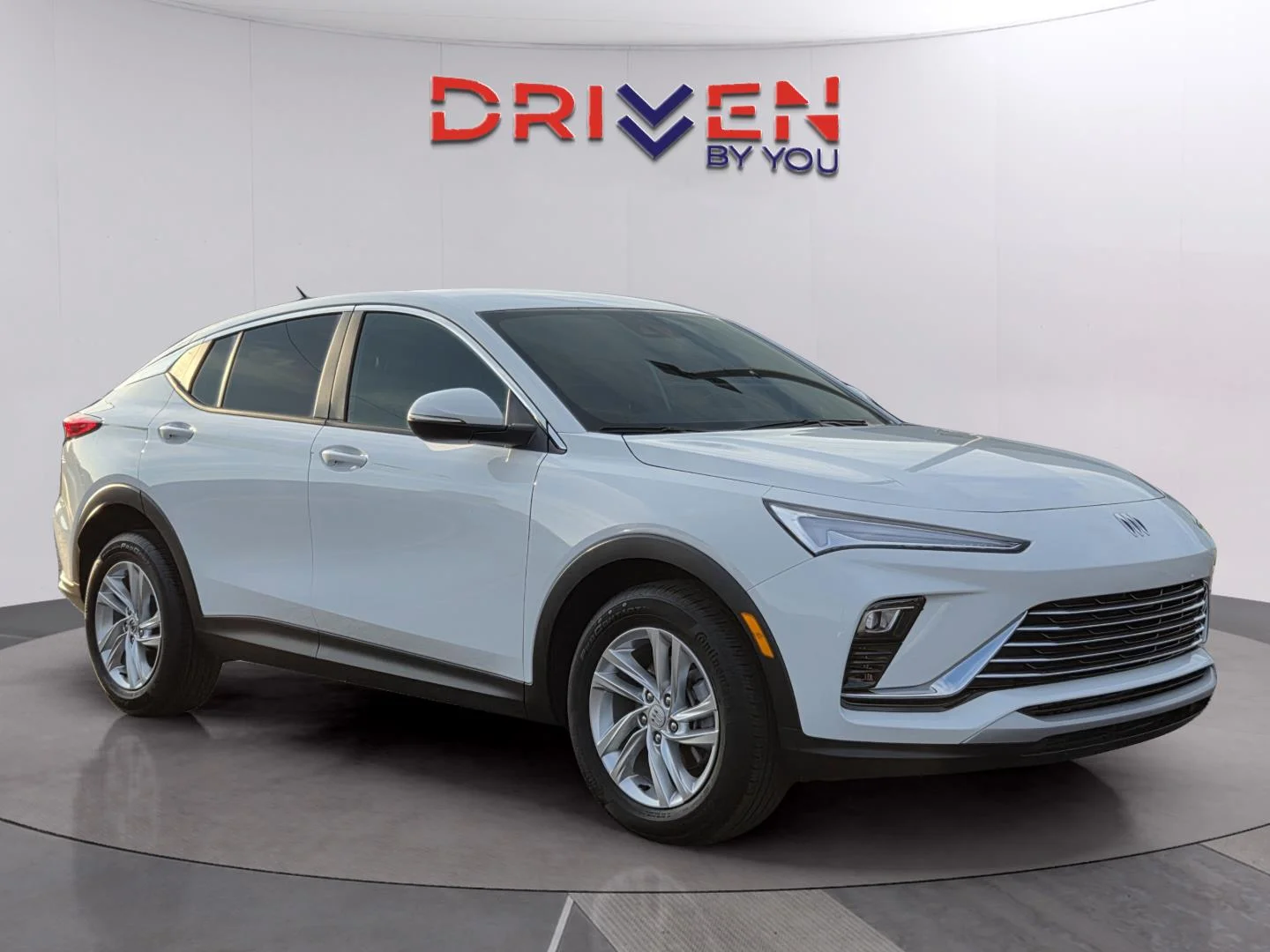 Used 2025 Summit White Buick Preferred image 6