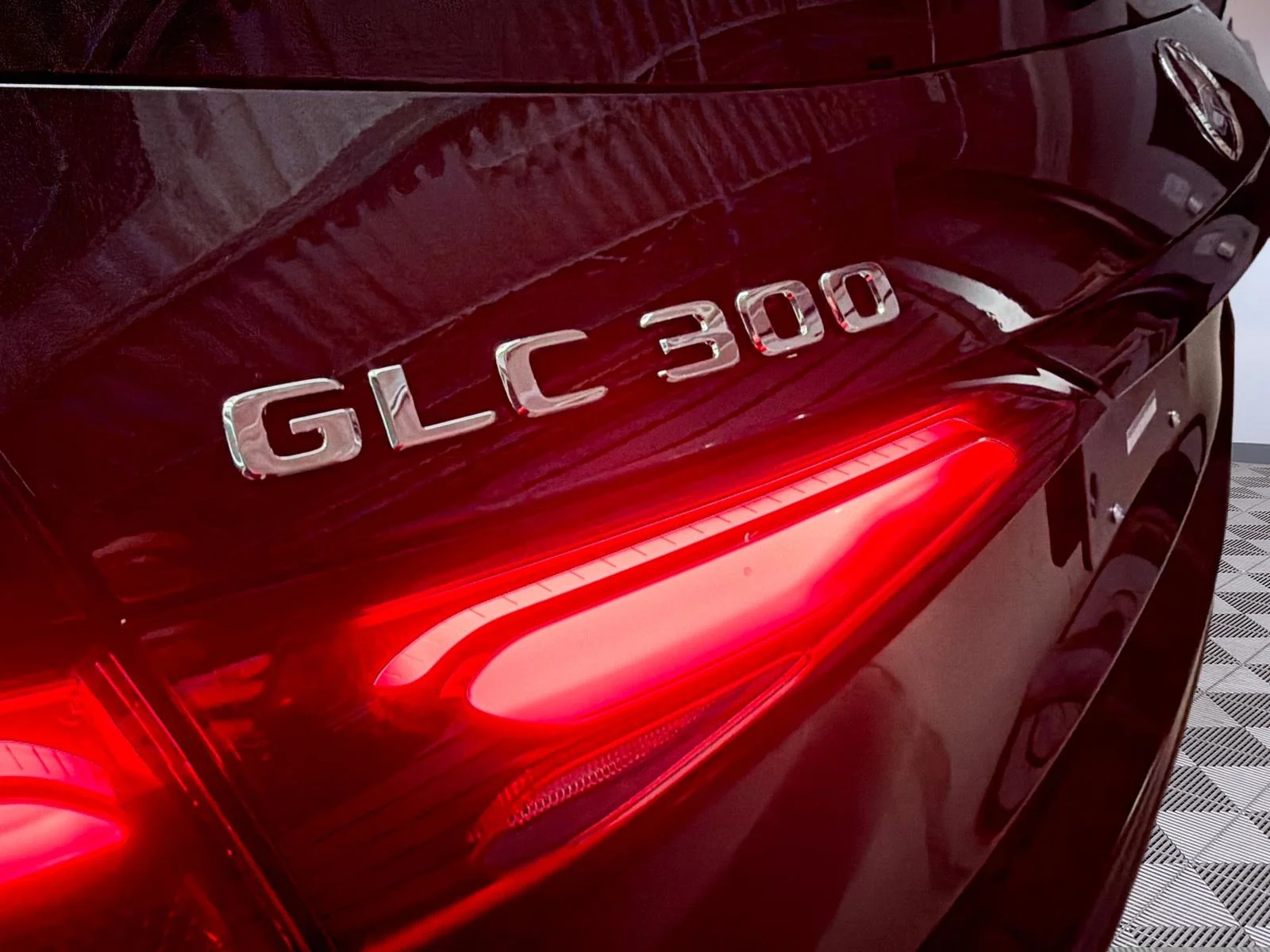 Used 2026 Black Mercedes-Benz GLC 300 4MATIC SUV image 27