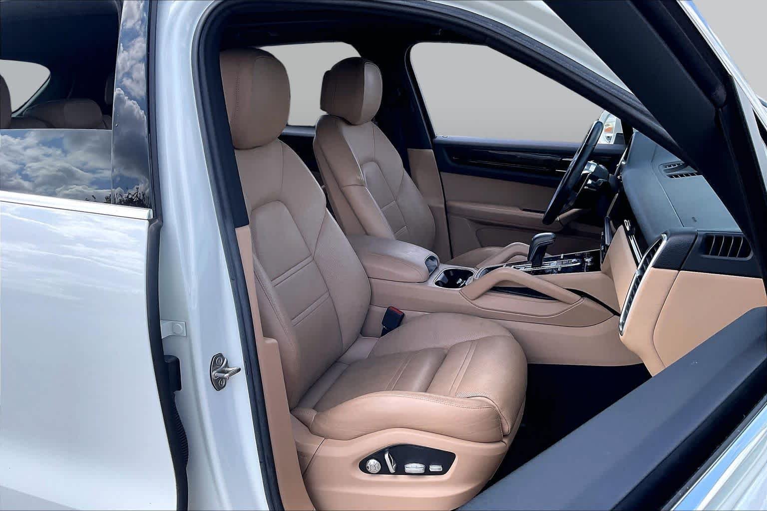 Used 2019 Carrara White Metallic Porsche  image 8