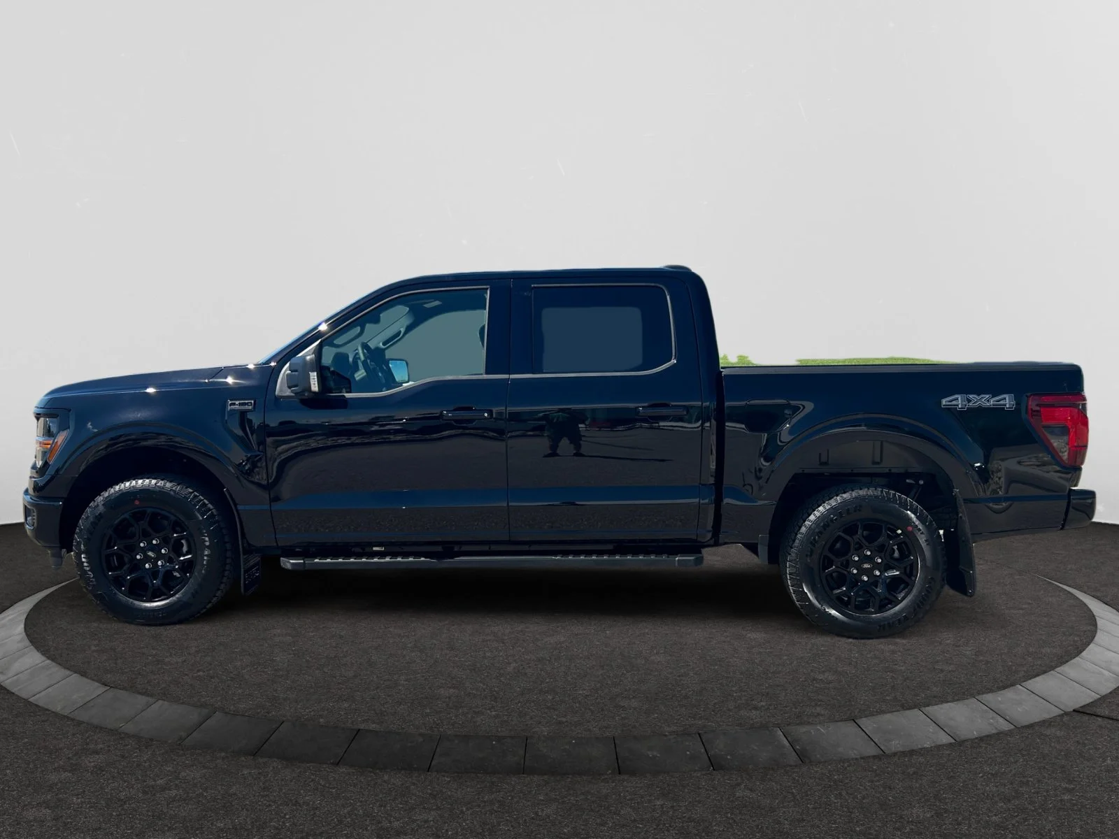 New 2026 Agate Black Metallic Ford XLT image 2