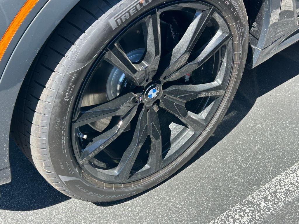 New 2027 Gray Metallic BMW xDrive40i image 3