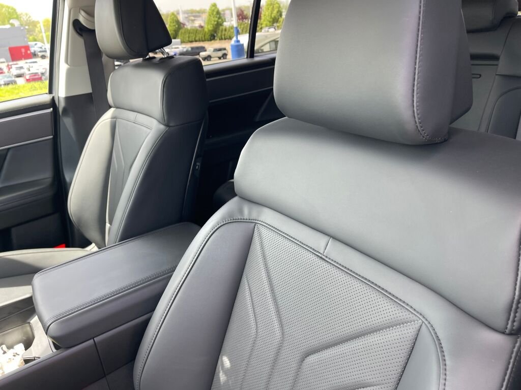 Used 2026 Shimmering Silver Hyundai SEL image 6